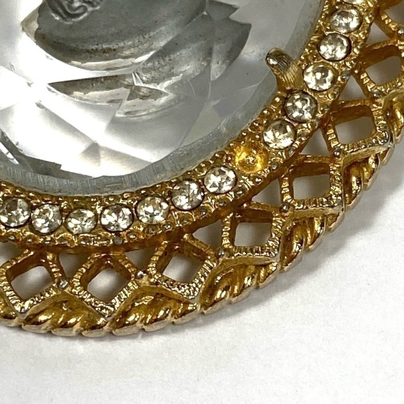 Intaglio Brooch Pin Oval Gold Tone Frame Rhinestones Large Flaw - Picture 2 of 10